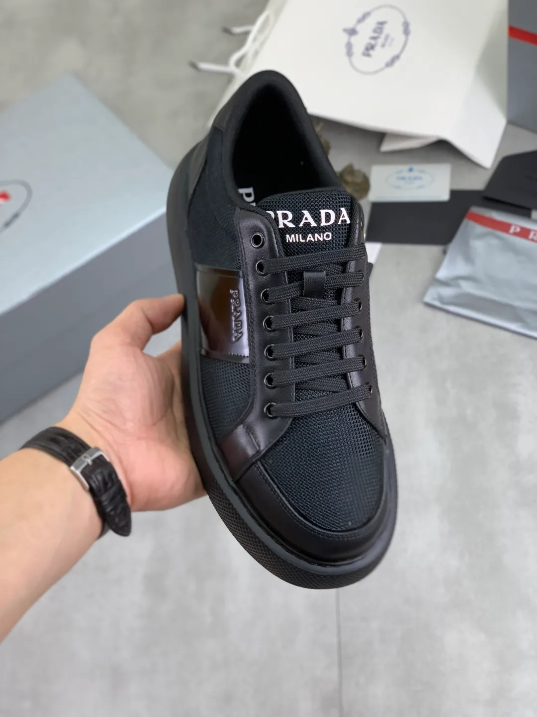Men's men's shoes 💰P542💰 [New style] popular models are on the official website, 🆘 The trendy brand (Prada) mainly promotes popular models, avant-garde and versatile fashionable men's shoes private version mold opening, cowhide surface splicing 1:1.. Fashionable and simple, original imported cowhide lining cowhide feet; the atmosphere and personality are more fashionable, eye-catching and pursuing class. It will subvert the old idea and be a must-have for fashionistas with you! Must keep it! Tall and comfortable, large and low, high-end quality workmanship. Size: 38-44 4️⃣colors available.
